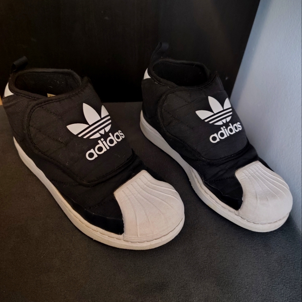 Adidas Superstar Water Resistant and Insulated Shoe. Boys size 1